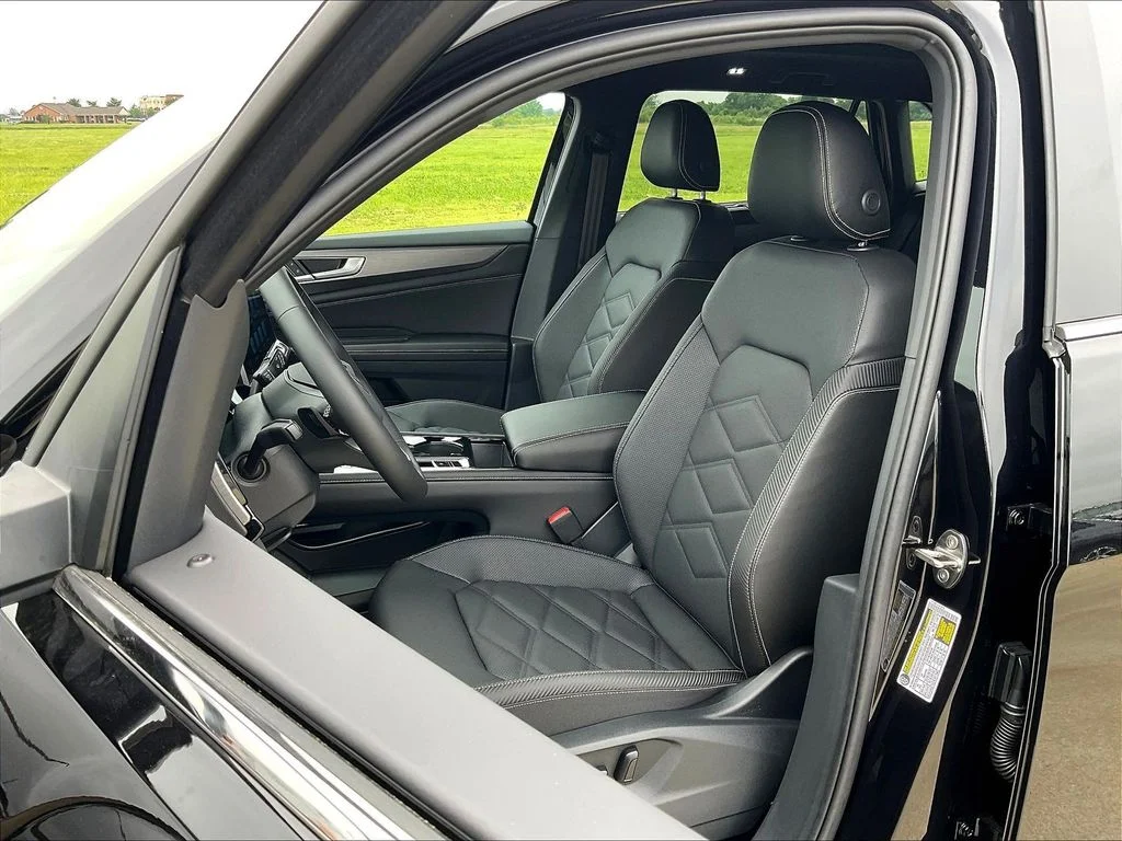 New 2026 Black Volkswagen SE w/Technology image 10