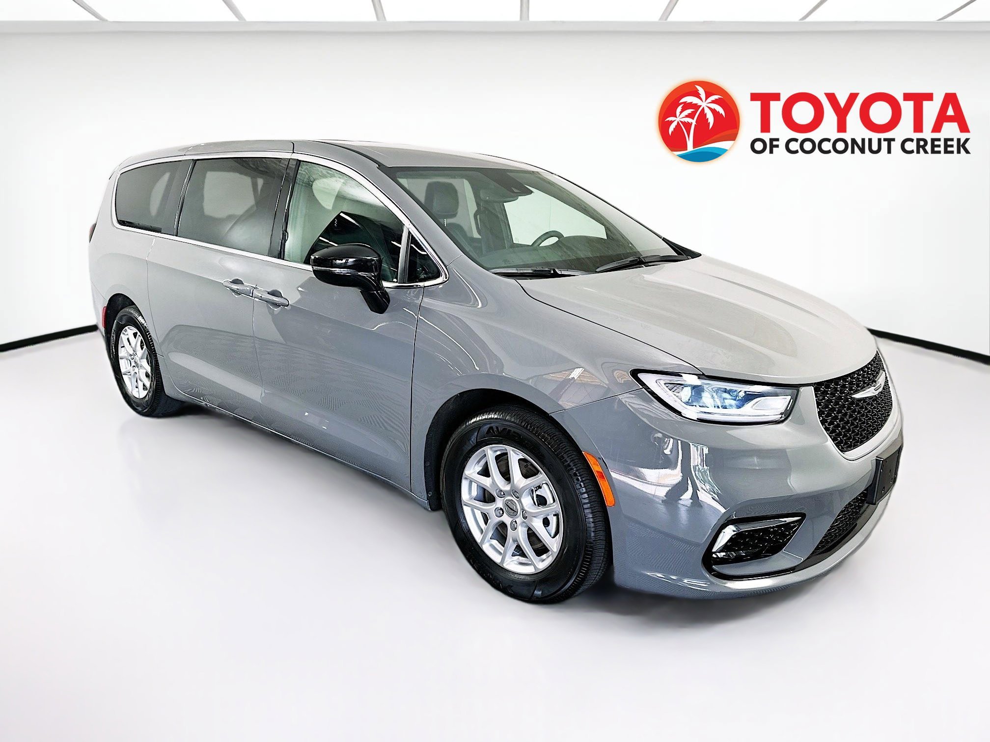 2025 Chrysler Pacifica thumbnail 3