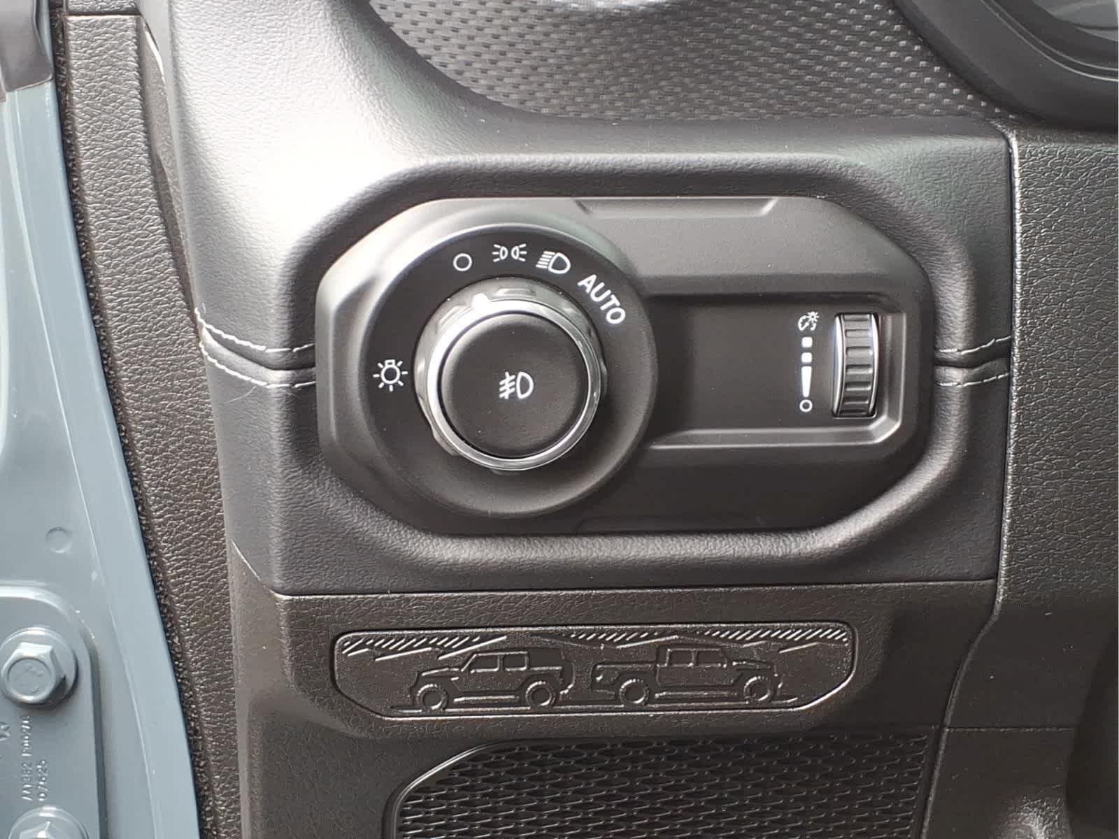 Used 2025 Anvil Clearcoat Jeep Rubicon X image 14