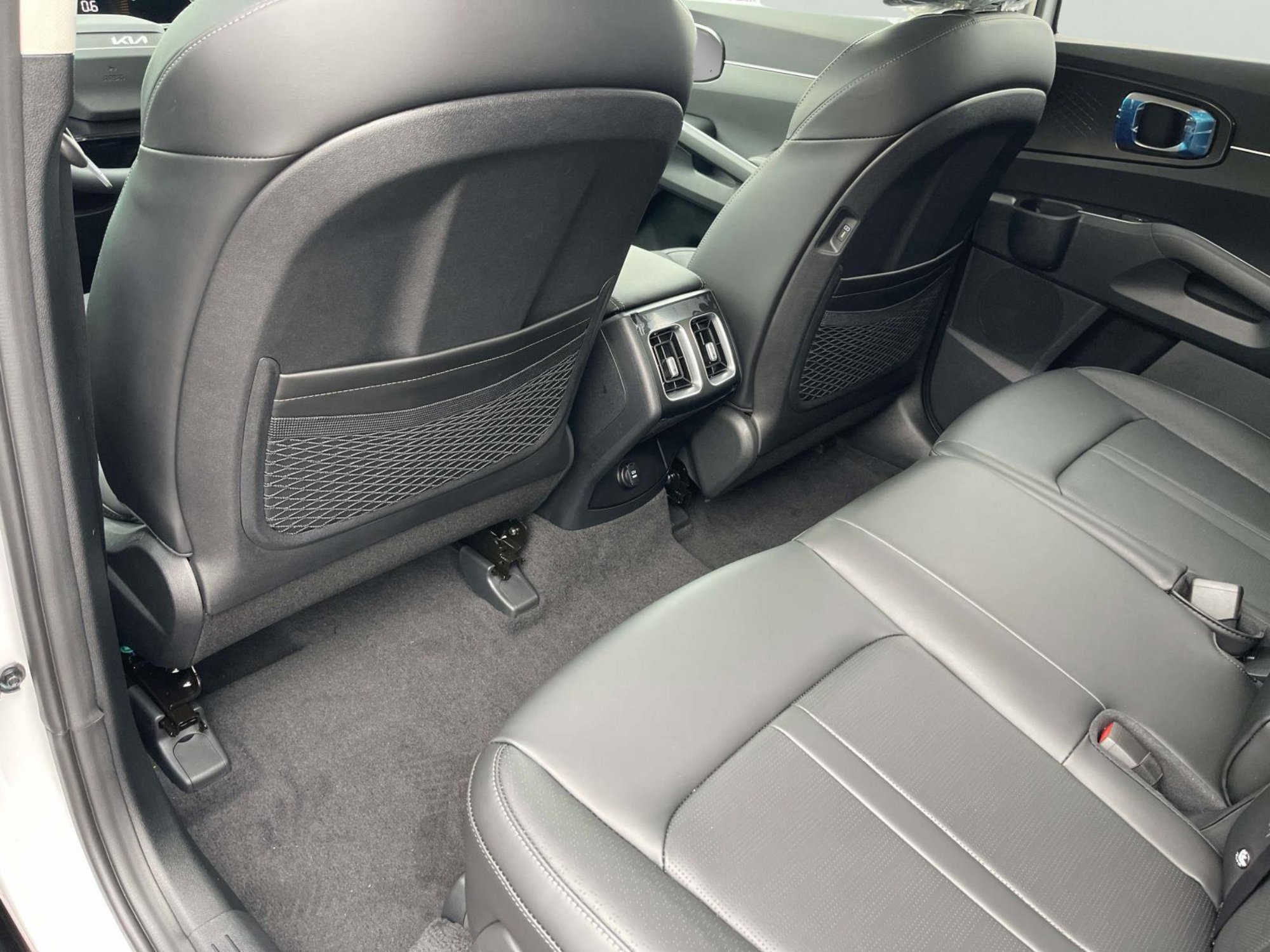 New 2026 Glacial White Pearl Kia S image 18