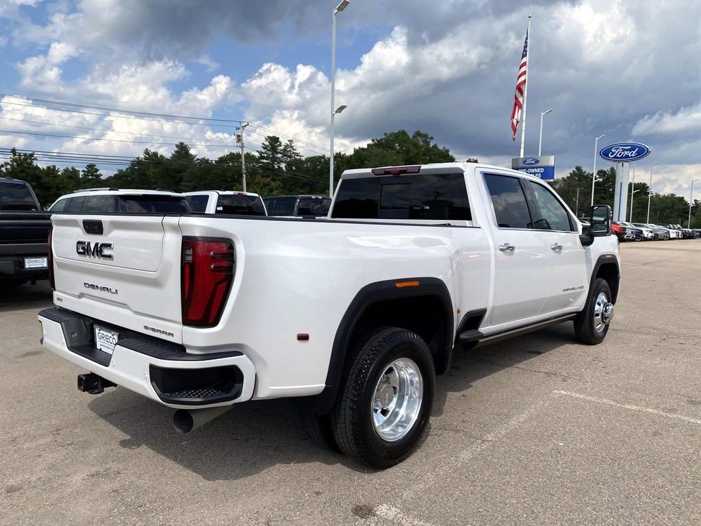 Used 2025 White GMC Denali Ultimate image 3