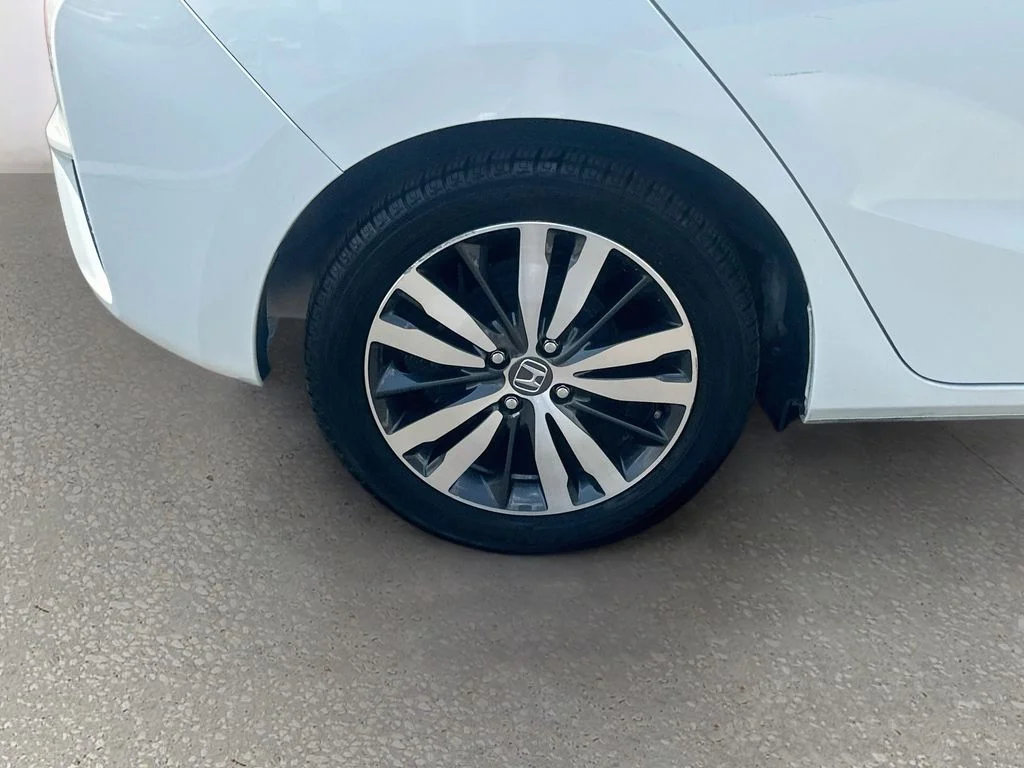 Used 2016 White Honda EX-L image 30