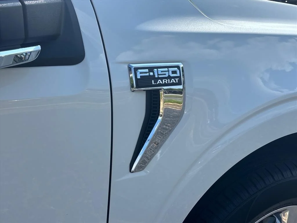 Used 2023 White Ford Lariat image 11