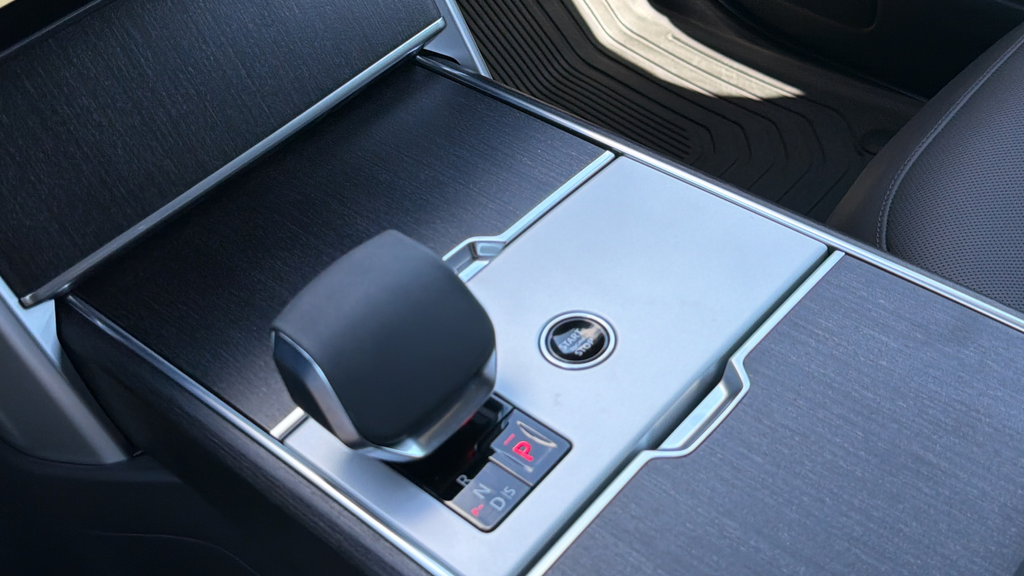 New 2026 Santorini Black Land Rover SE image 23