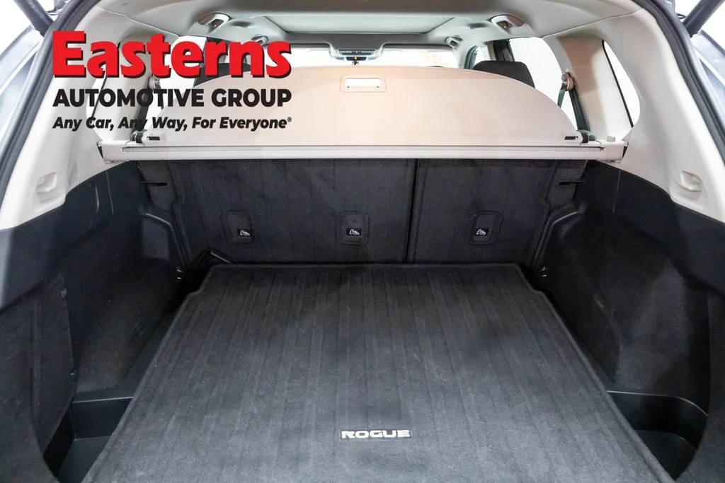 Used 2023 Gray Nissan SV image 9