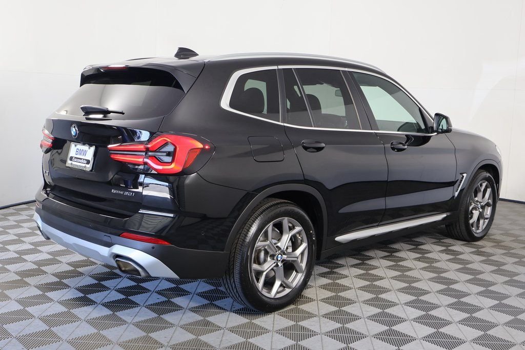 Used 2023 Black BMW sDrive30i image 4
