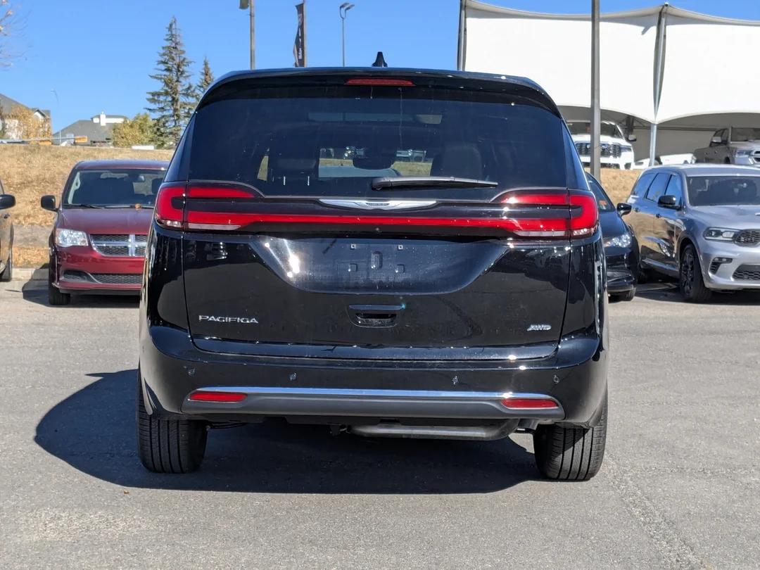 New 2026 Black Chrysler Select - - AWD - Rear DVD - 360 Degree Camera - Power Sliding Doors & More! image 7