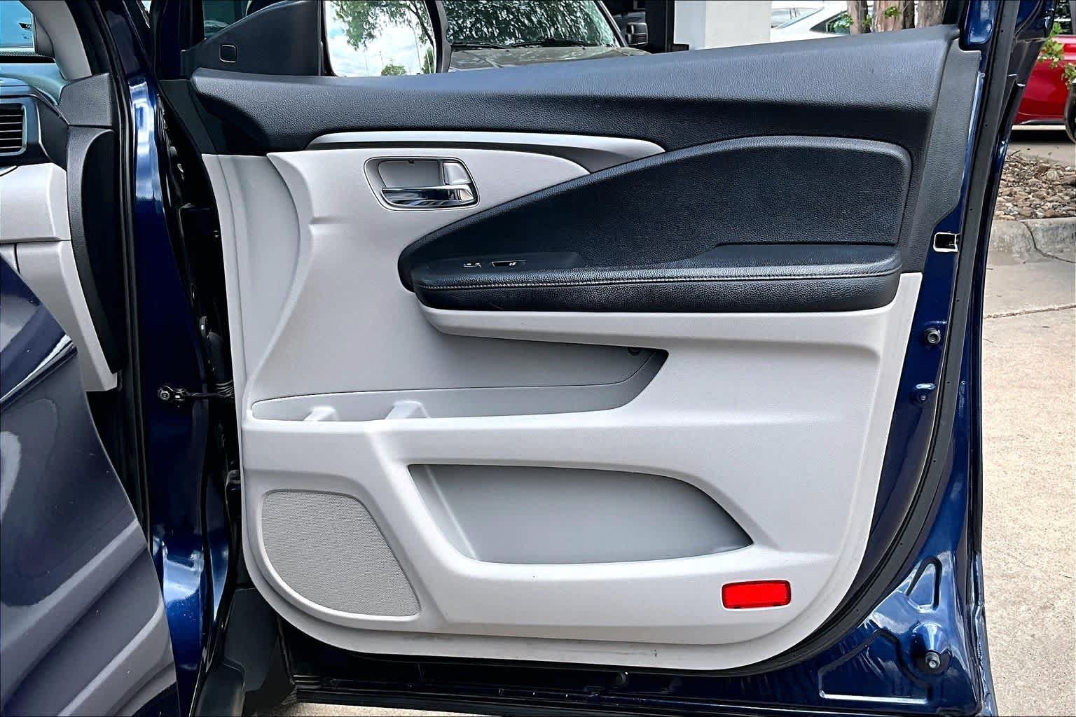 Used 2019 Obsidian Blue Pearl Honda EX-L image 41