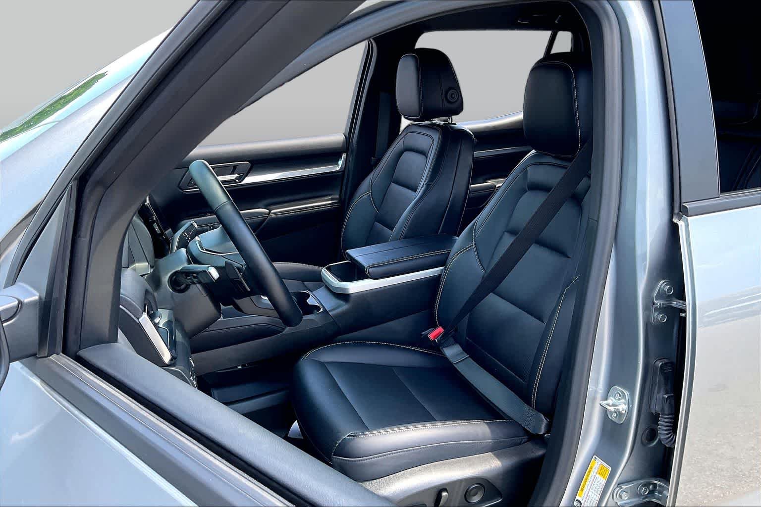 Used 2026 Sterling Metallic GMC AWD Elevation image 8