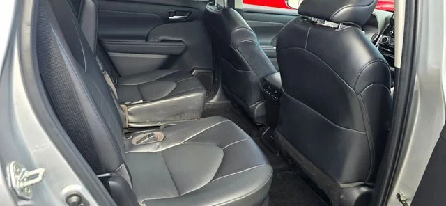 Used 2022 Silver Toyota XLE image 35