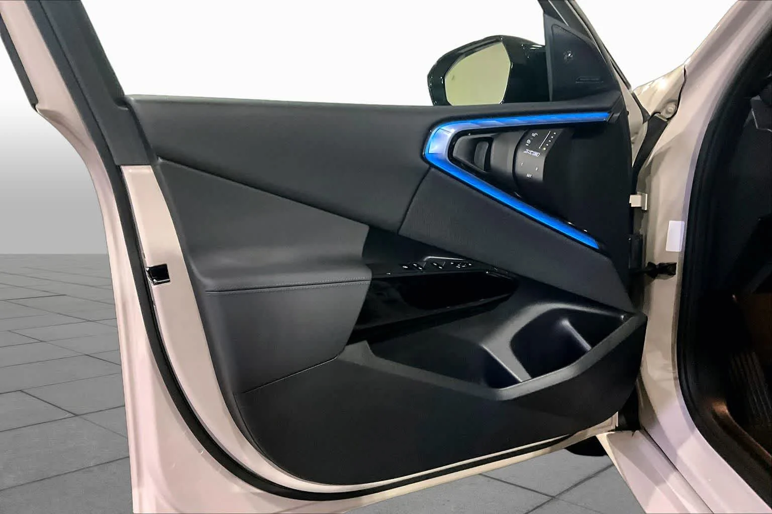 Certified Used 2025 Dune Grey Metallic BMW M50 xDrive image 21