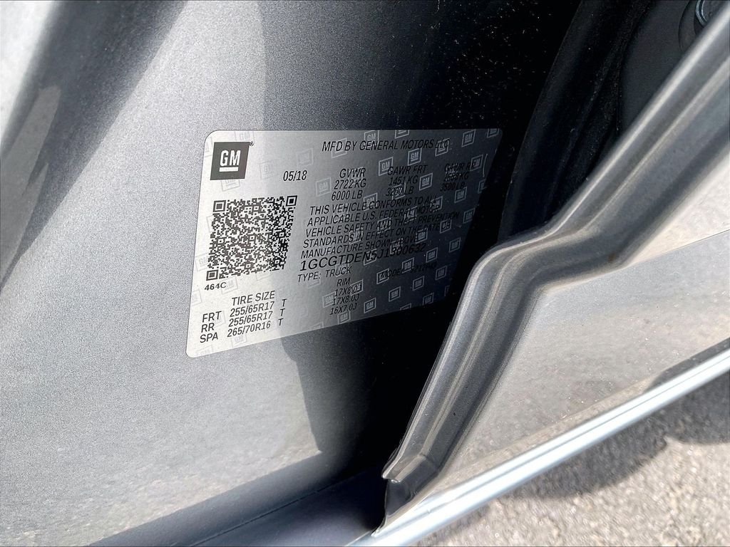 Used 2018 Gray Chevrolet Z71 image 32