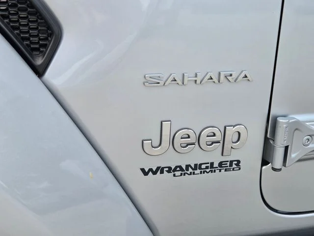 Used 2022 Silver Jeep Unlimited Sahara image 9