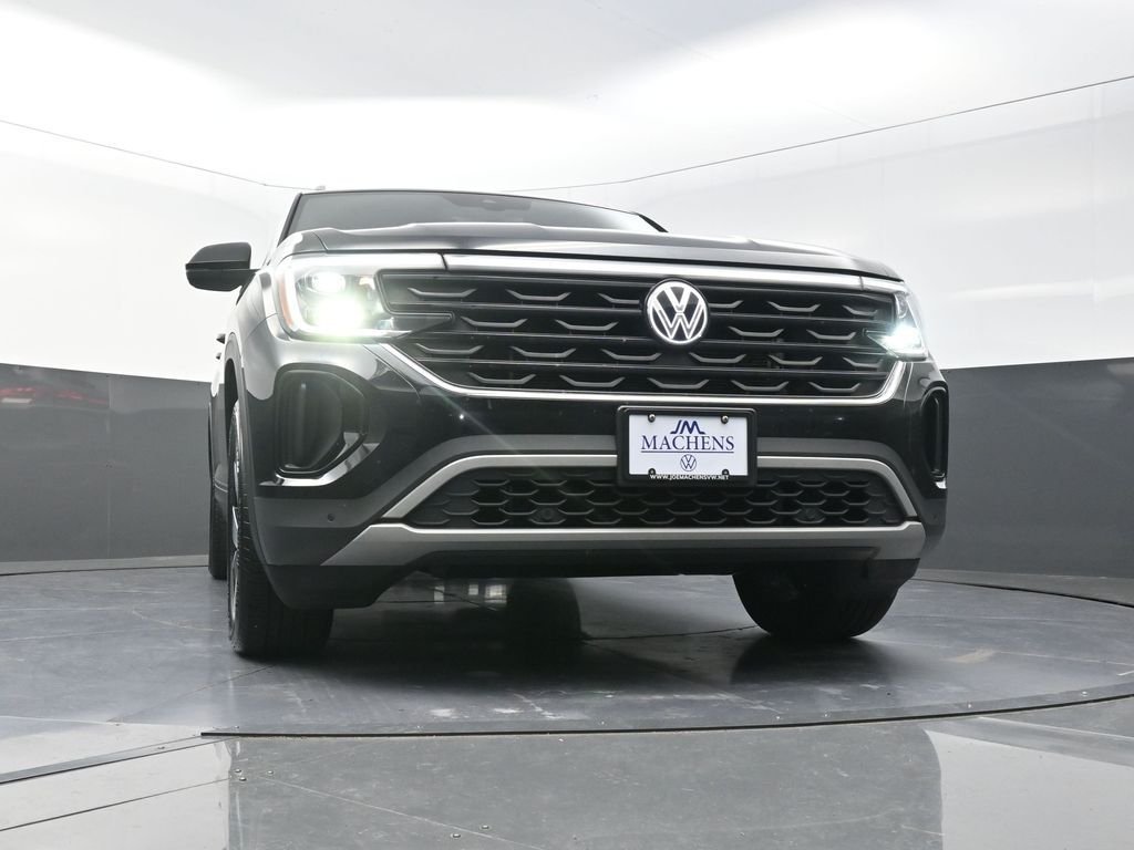 Used 2026  Volkswagen SE w/Technology image 25