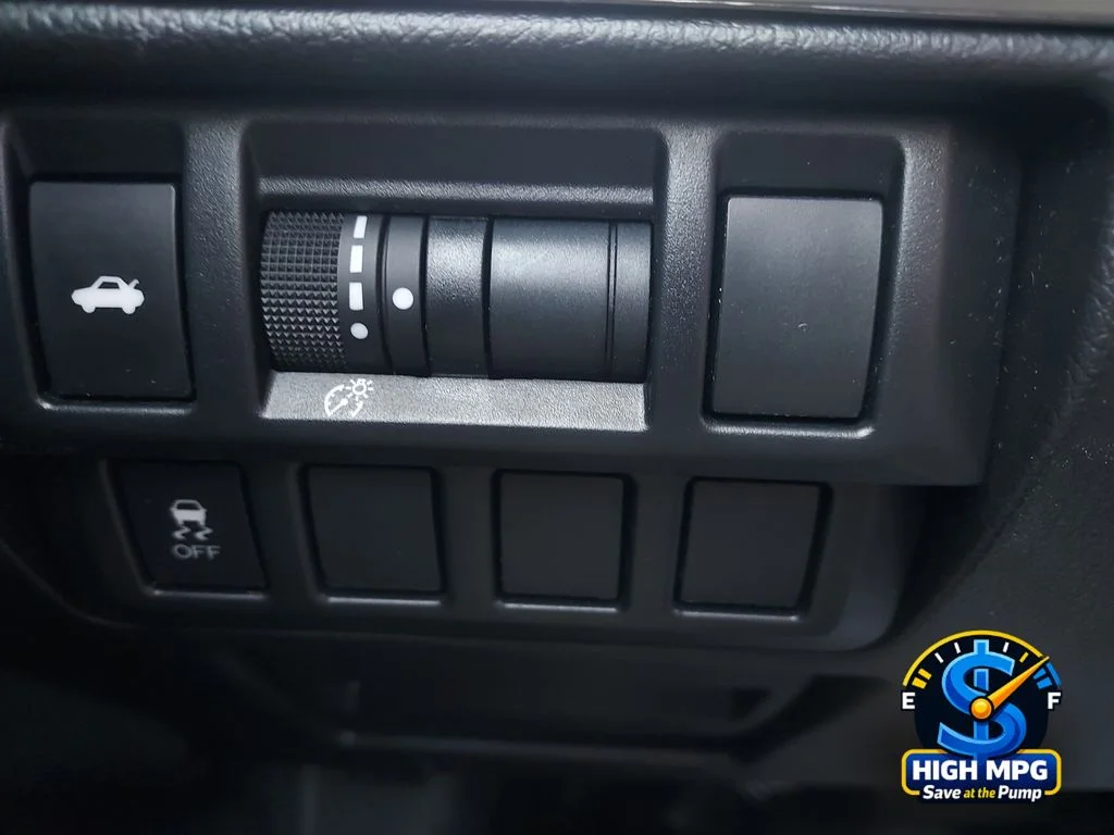 Used 2017 Silver Subaru 2.5i image 18
