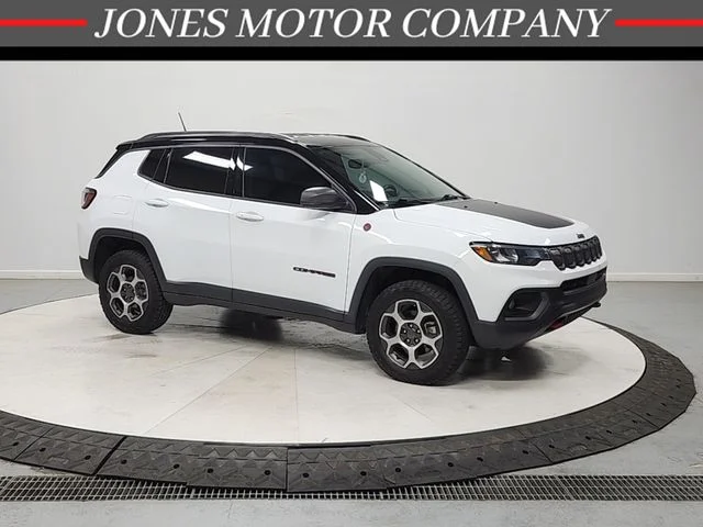 Used 2022 White Jeep Trailhawk image 1