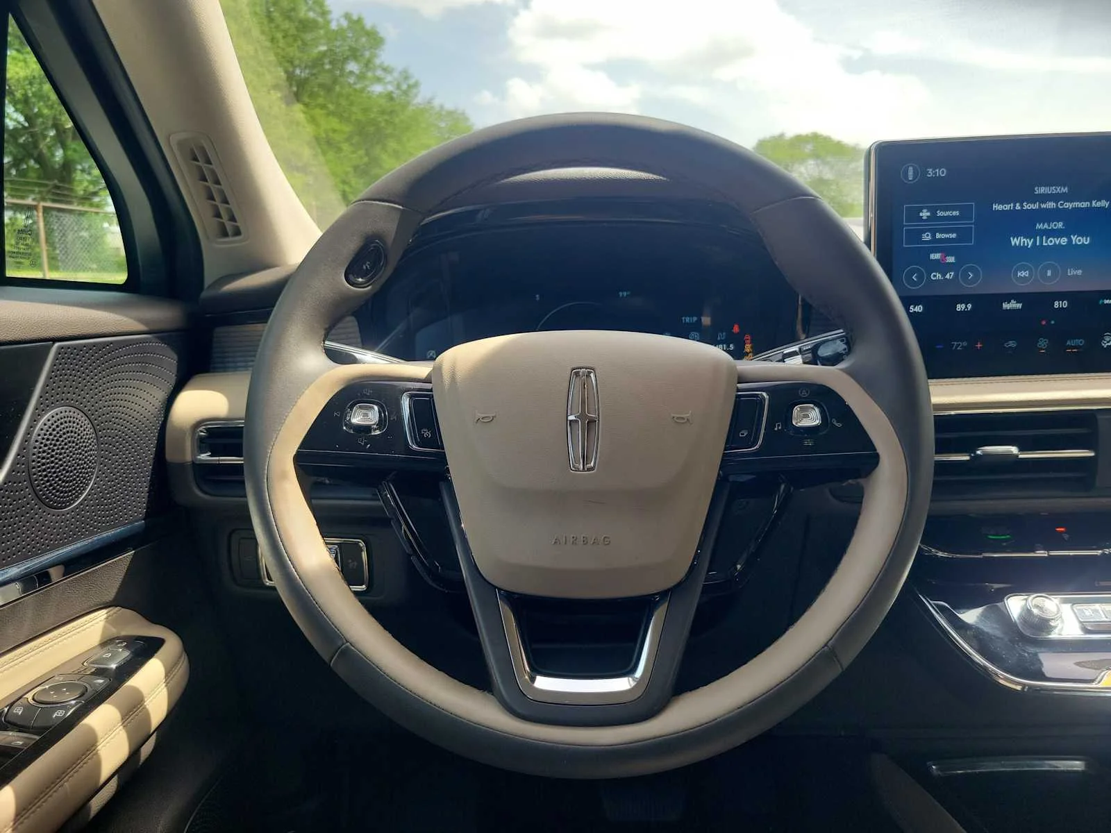 Used 2023 White Lincoln Standard image 15
