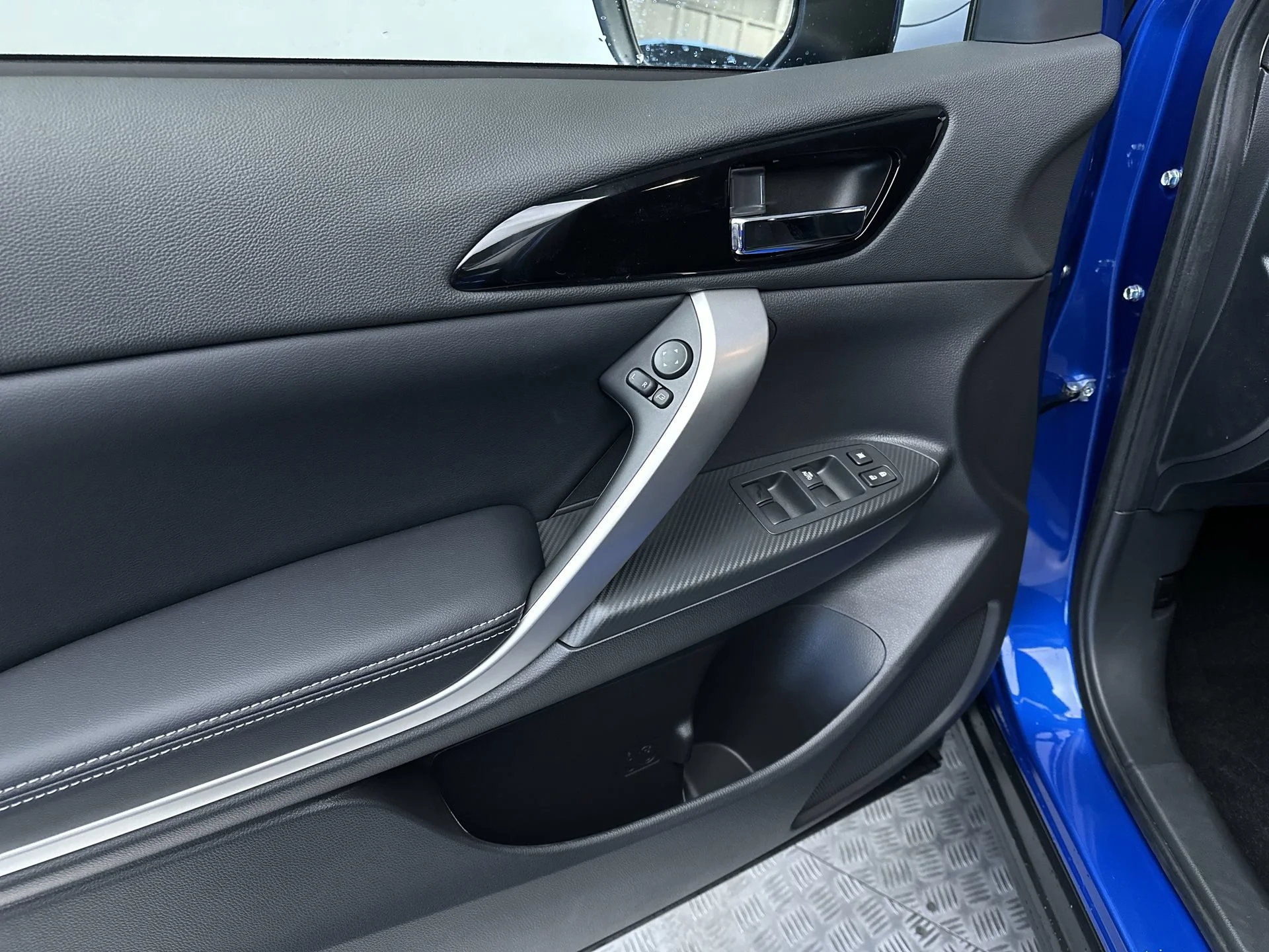 New 2026 Lightning Blue Metallic Mitsubishi SE image 15