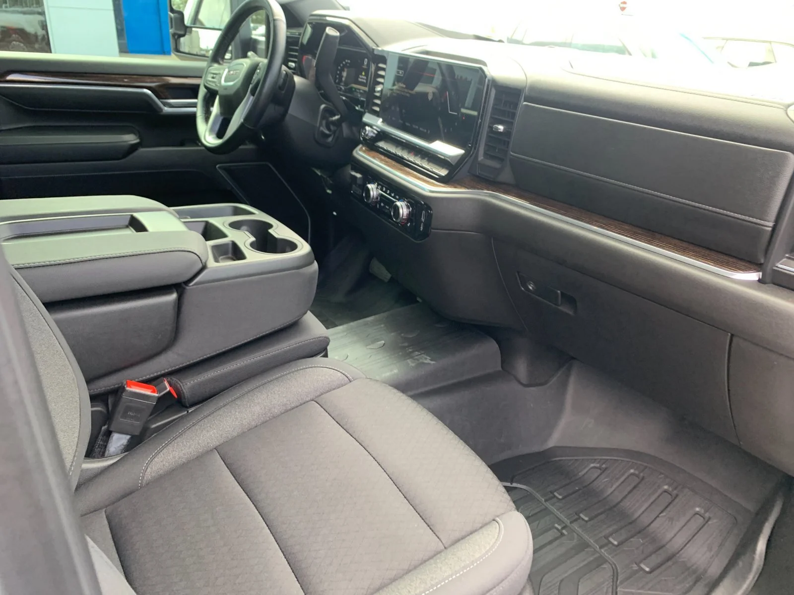 Used 2025 Summit White GMC SLE image 17