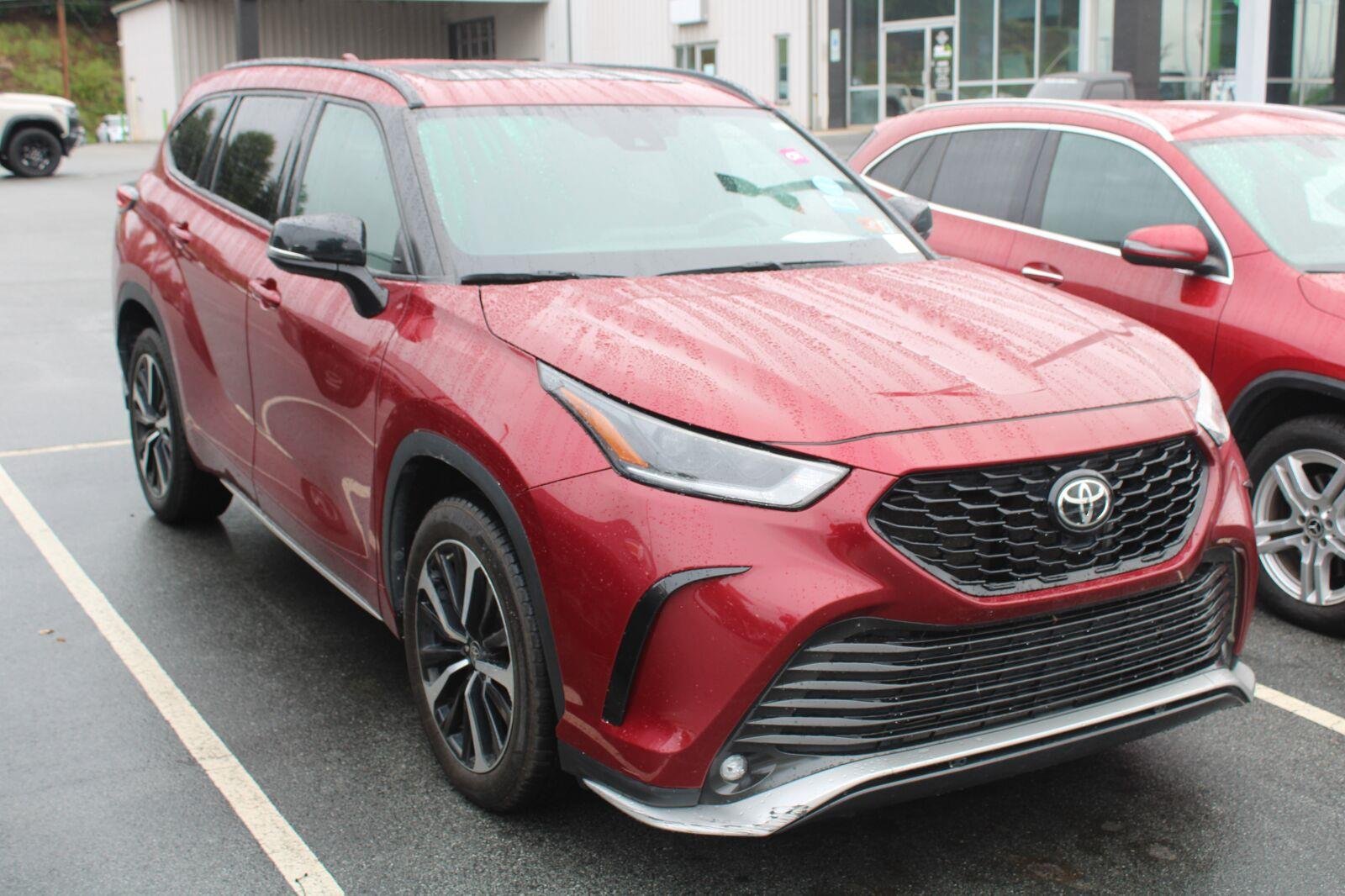 Used 2022 Ruby Flare Pearl Toyota XSE image 3