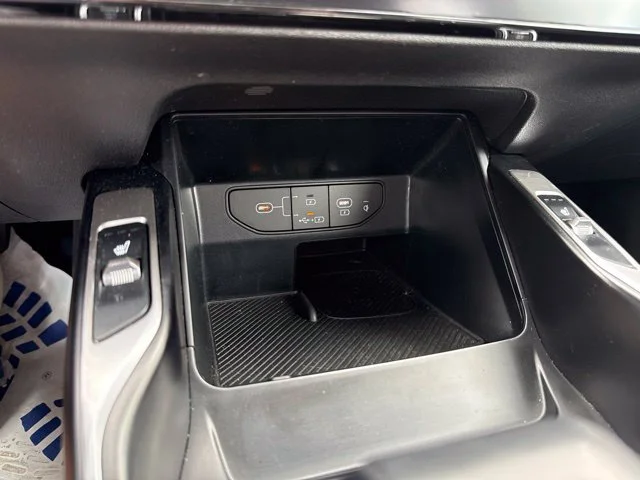 Used 2025  Kia X-Line EX image 30
