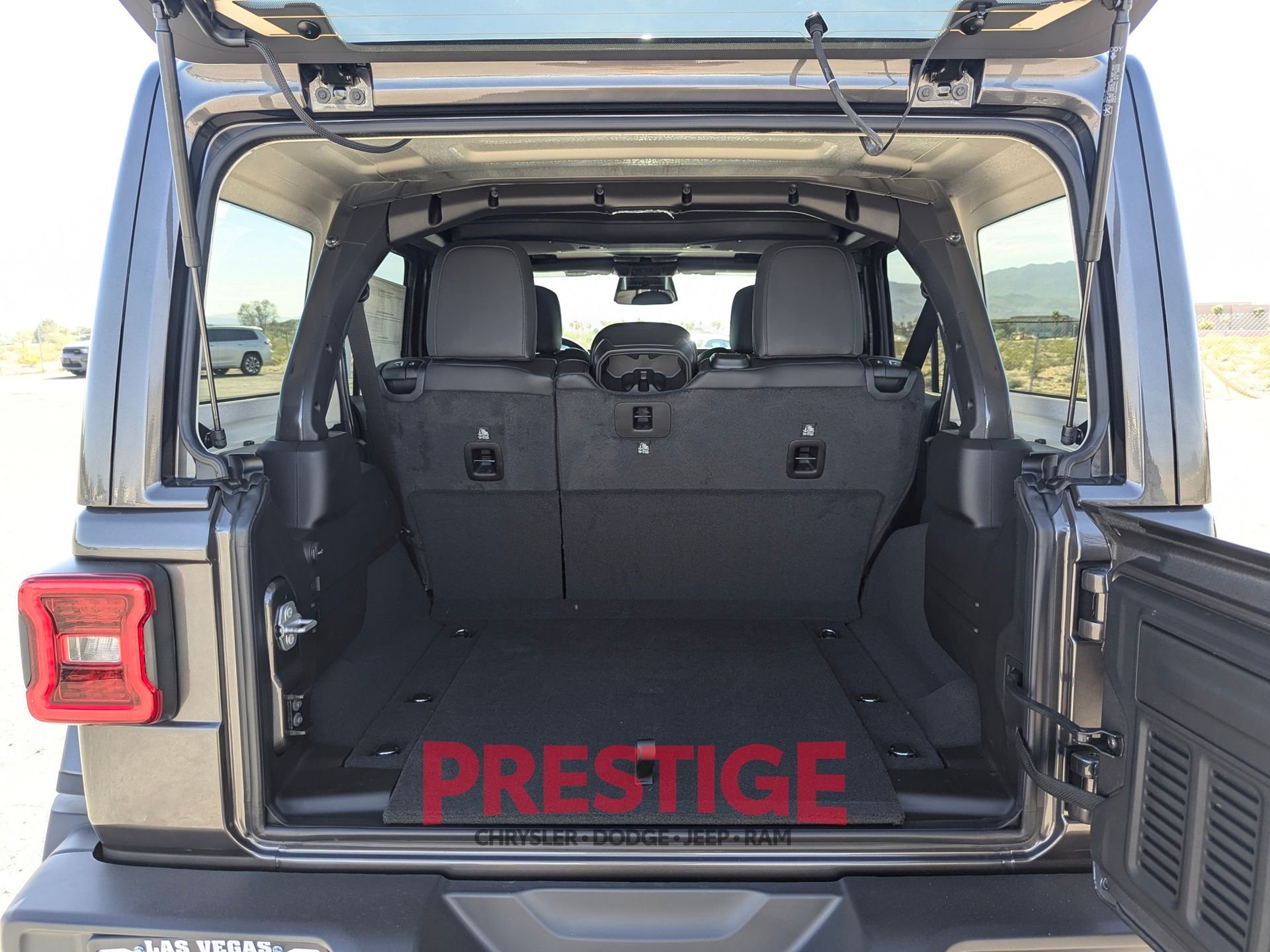 New 2026 Granite Crystal Metallic Clearcoat Jeep Rubicon image 7