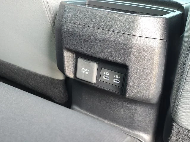 Used 2025  Toyota  image 17