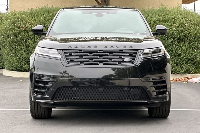 New 2026 Santorini Black Land Rover Dynamic SE image 8