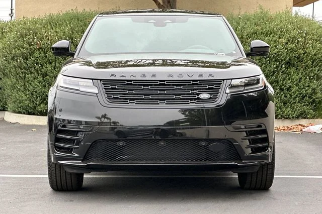 New 2026 Santorini Black Land Rover Dynamic SE image 8