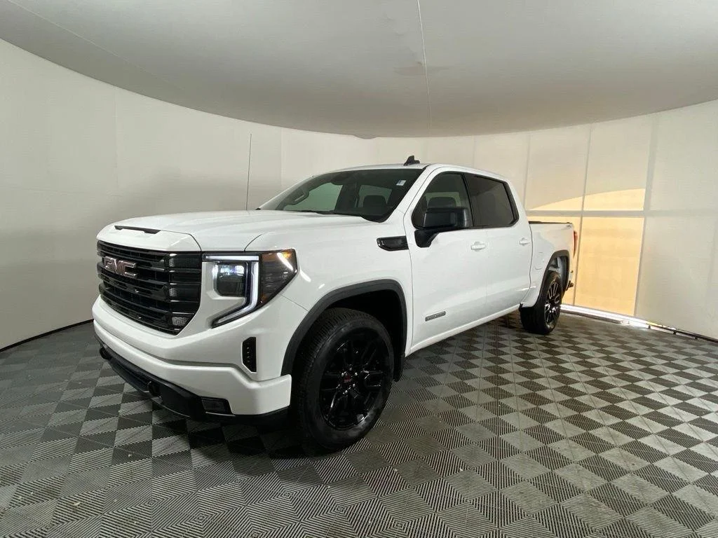 Used 2024 Summit White GMC Elevation image 11