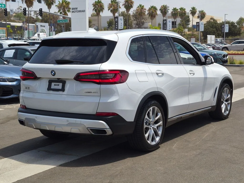 Used 2021 White BMW sDrive40i image 6