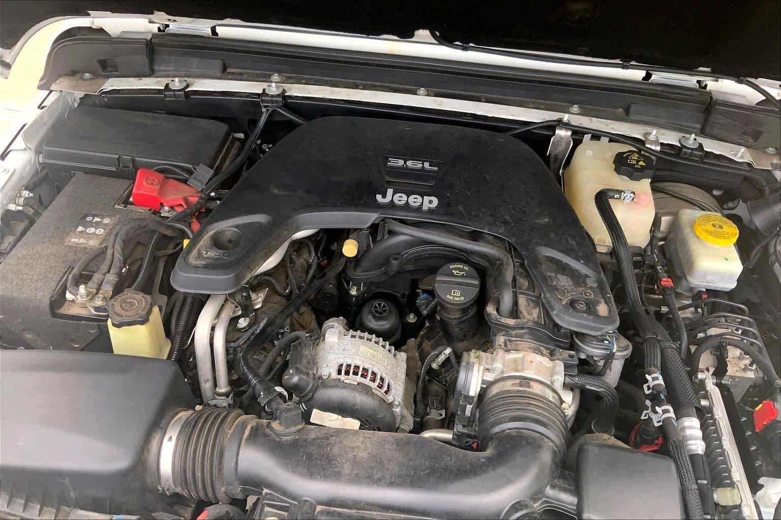 Used 2018 Bright White Clearcoat Jeep Sport image 31