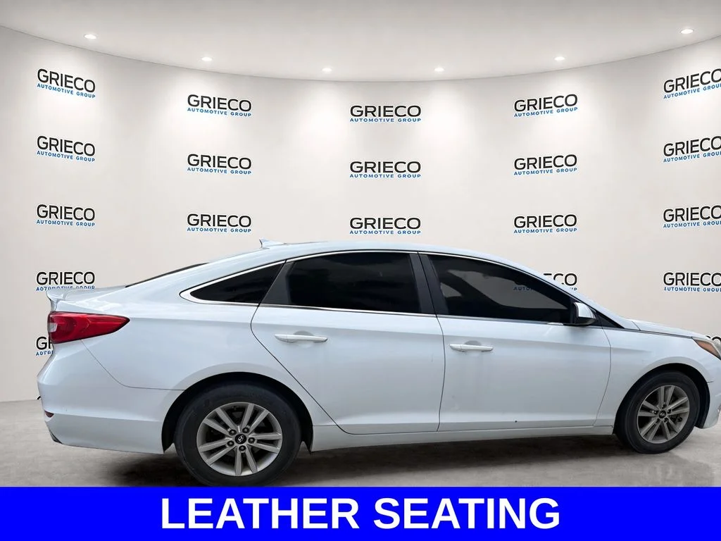 Used 2015 White Hyundai SE image 2