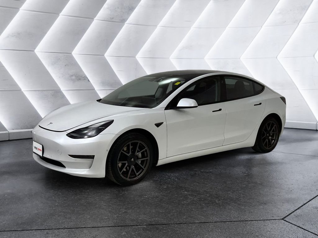 Used 2022  Tesla Long Range image 3