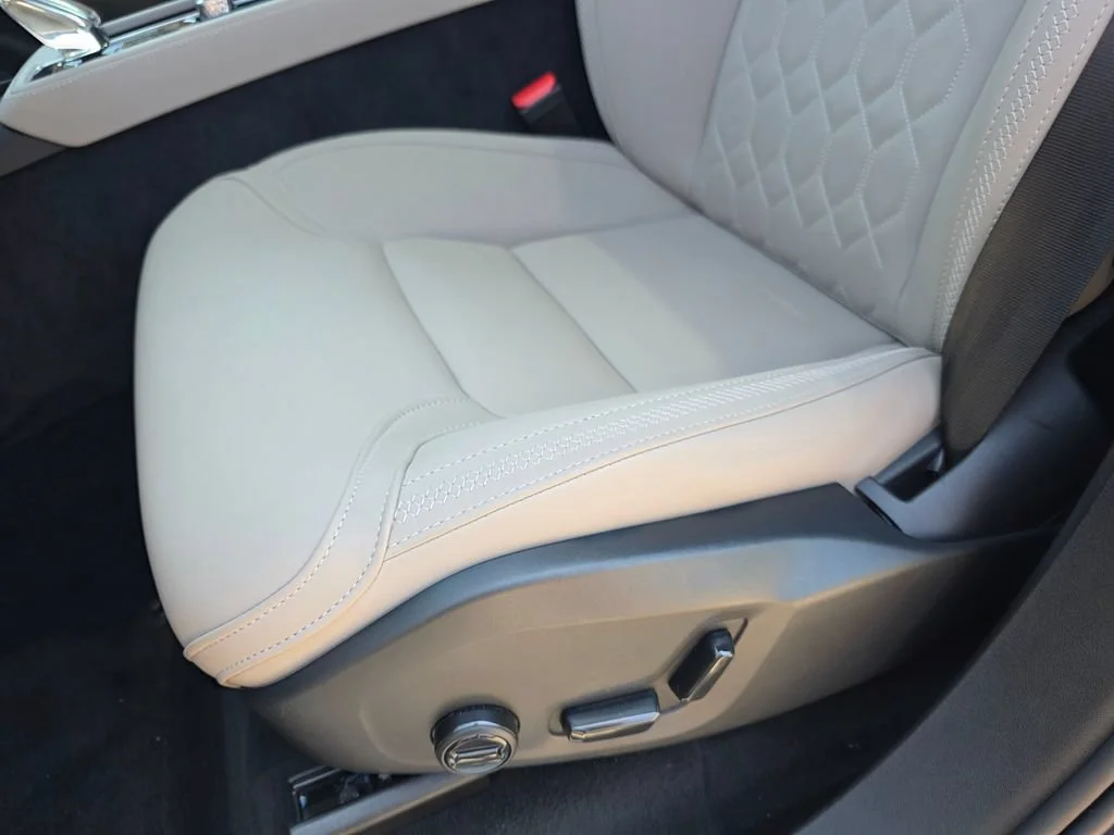 Used 2026  Volvo Plus image 12
