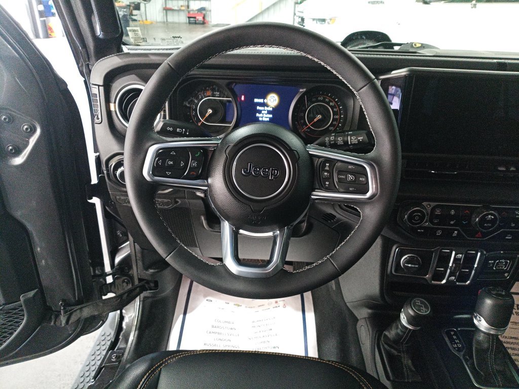 Used 2025 Gray Jeep Sahara image 18