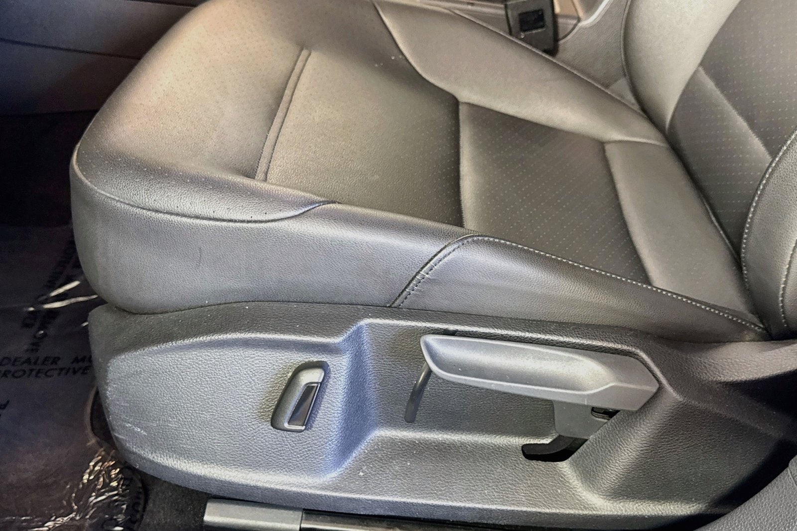 Used 2016 Pacific Blue Volkswagen SEL Premium image 18