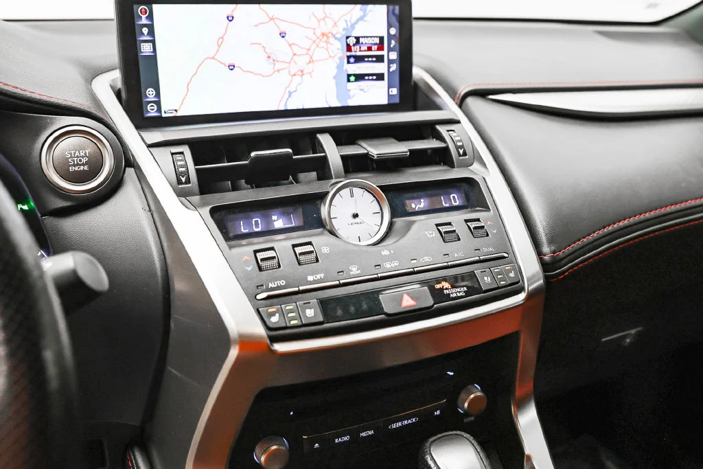 Used 2018  Lexus  image 19