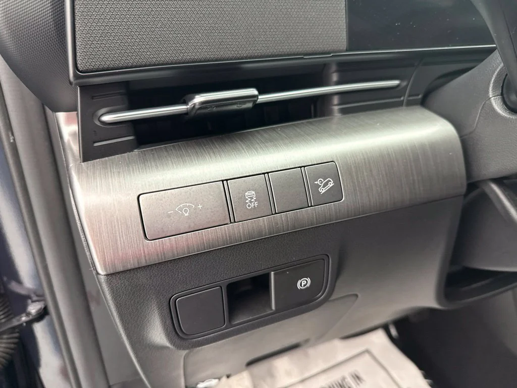 2024 Hyundai Kona SEL SUV Slide 17