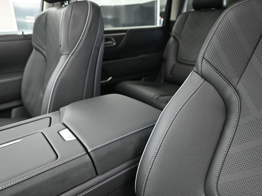 New 2026 RADIANT WHITE INFINITI Luxe 2WD image 14