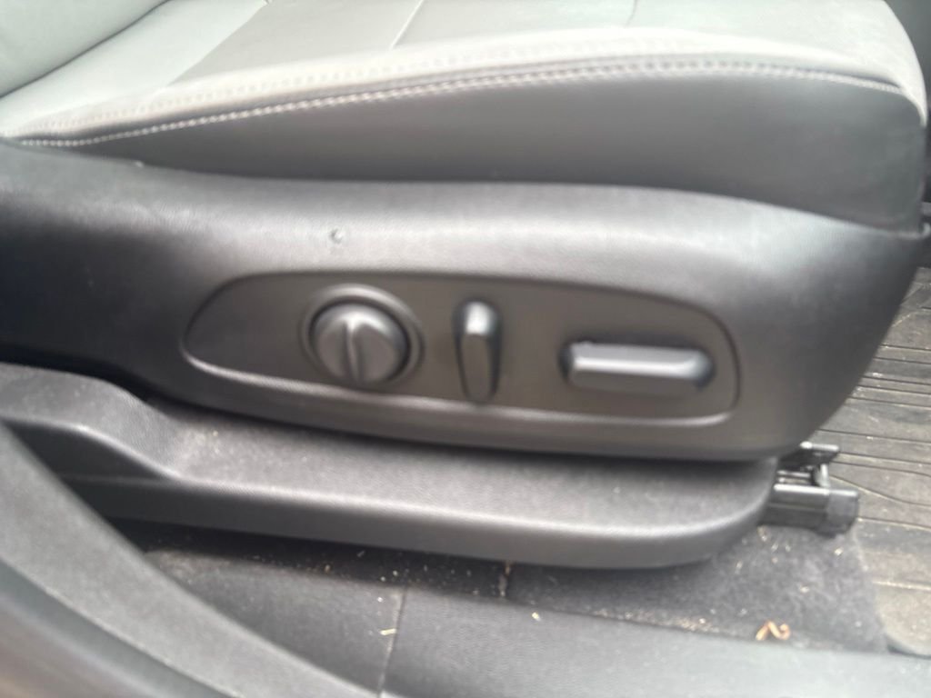 Used 2020 Midnight Blue Metallic Chevrolet Premier image 29