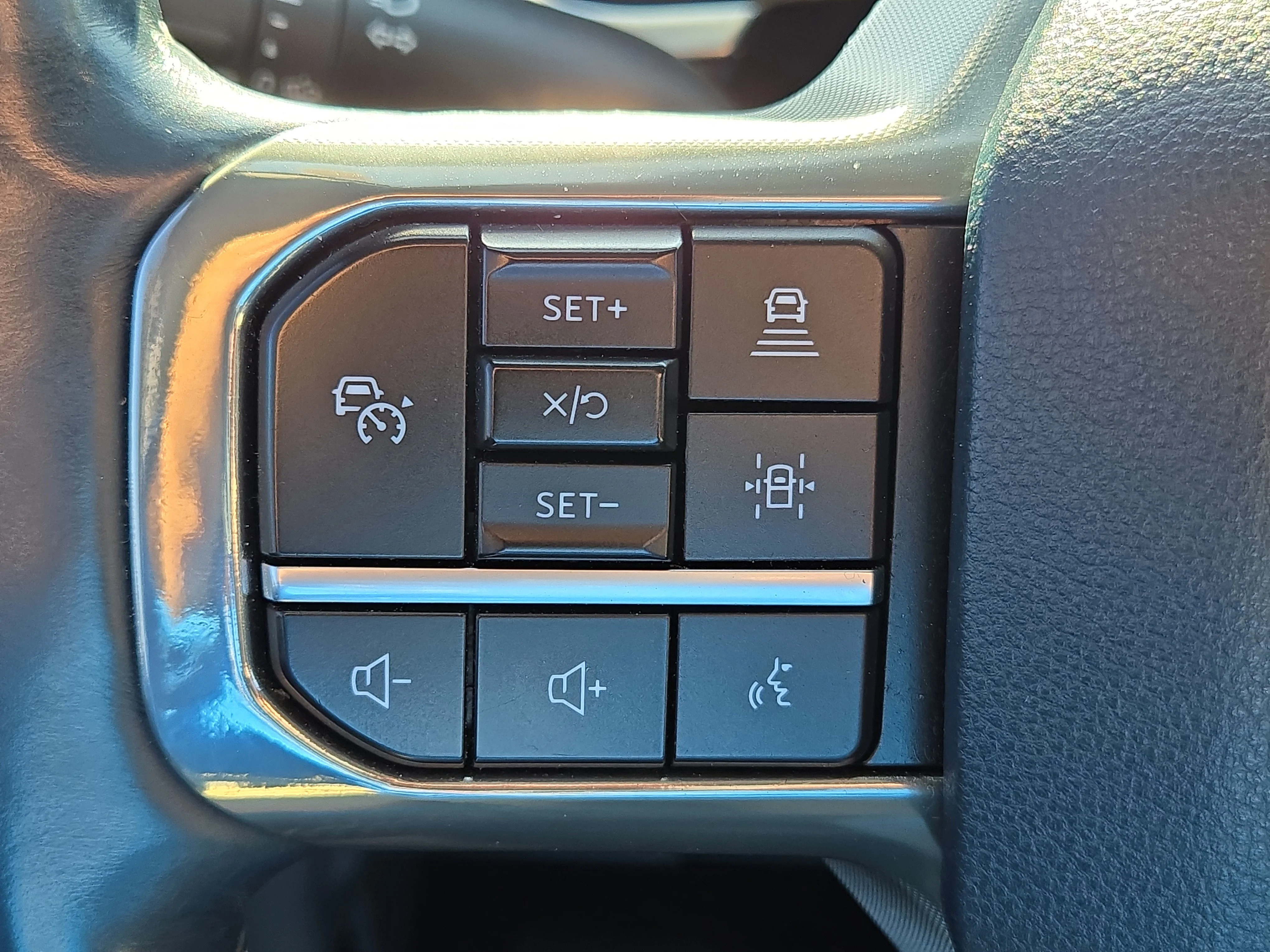 Used 2023 White Ford Limited image 25