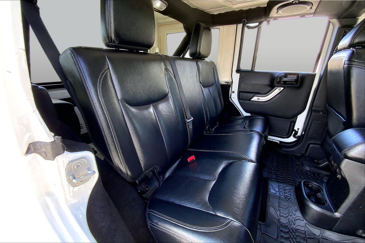 Used 2014 Bright White Clearcoat Jeep Rubicon X image 19