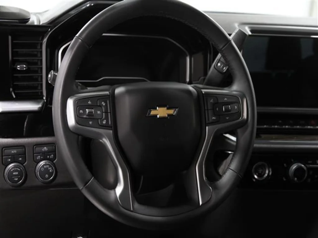 2023 Chevrolet Silverado 1500 LT - Photo 8