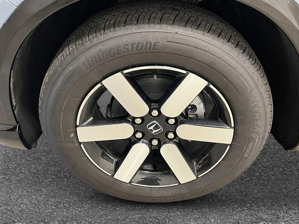 New 2026 Sonic Gray Pearl Honda Touring image 11