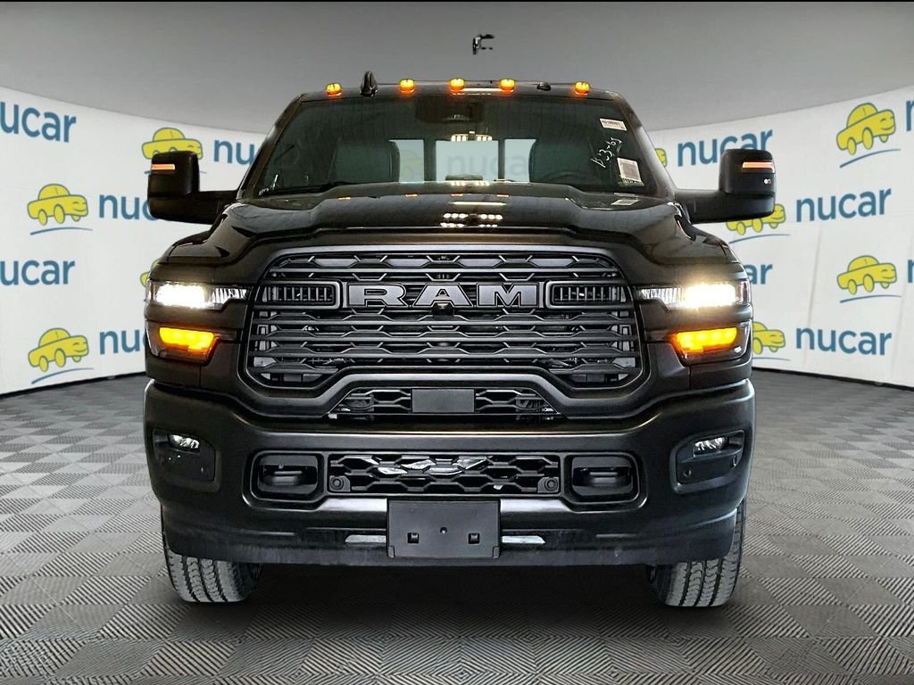 New 2026 Diamond Black Crystal Pearl-Coat Exterior Paint RAM Tradesman image 3
