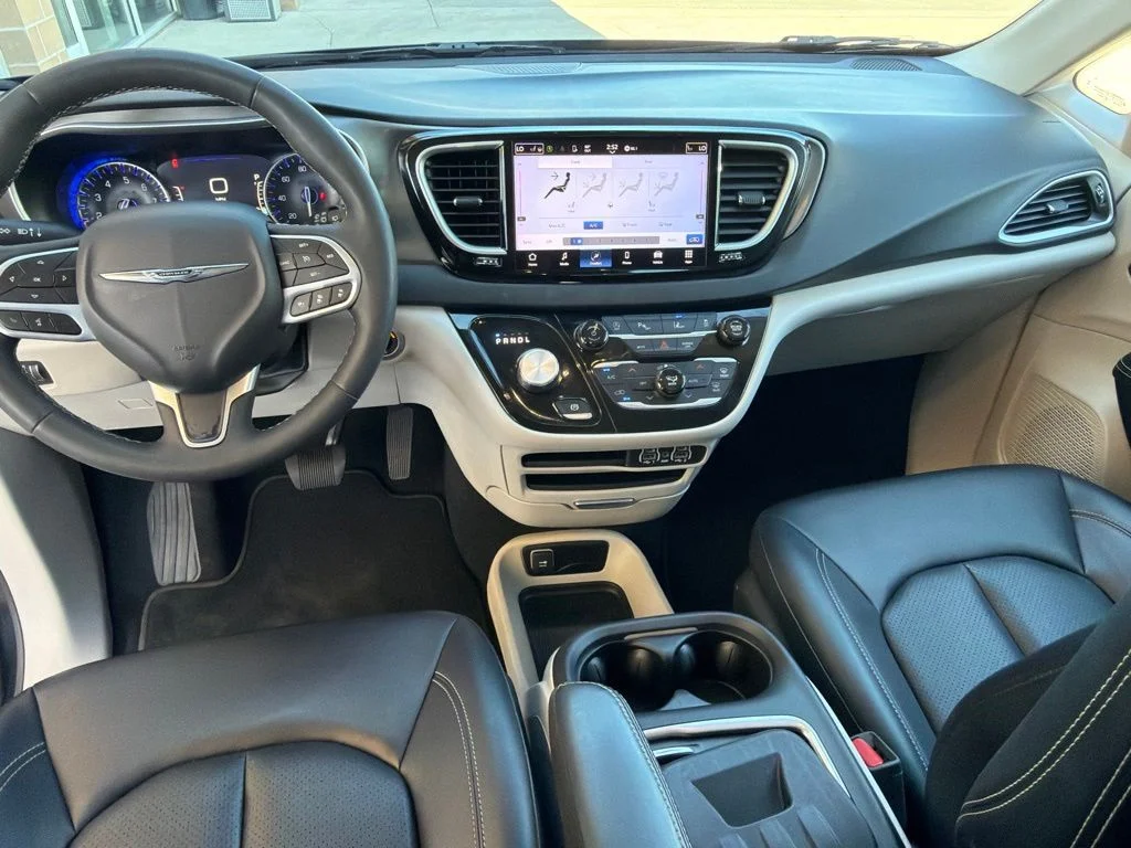Used 2023 Black Chrysler Touring L image 13