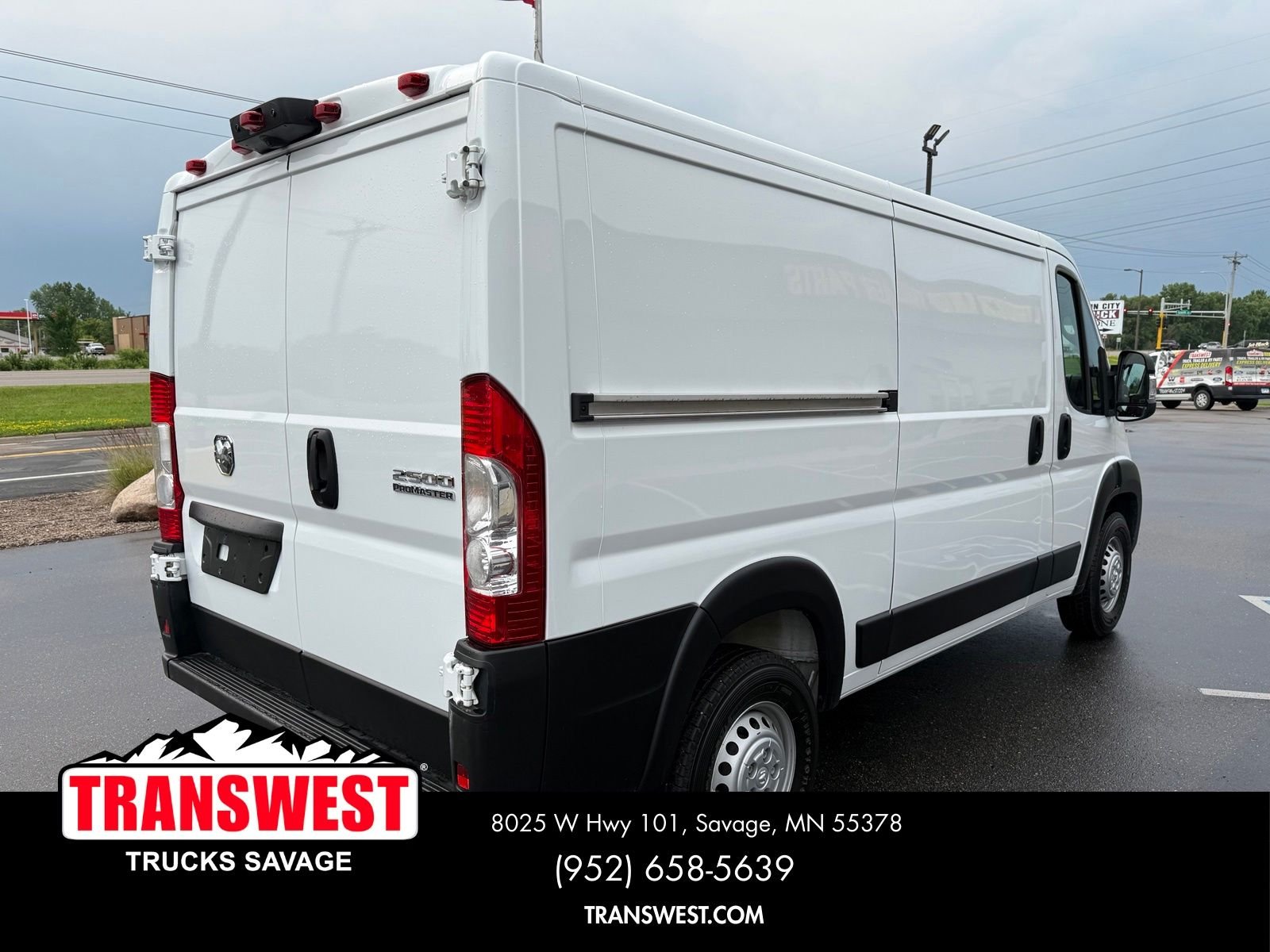 Used 2025 White Ram Base image 14