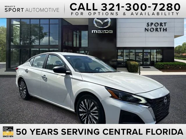 Used 2025 White Nissan 2.5 SV image 1