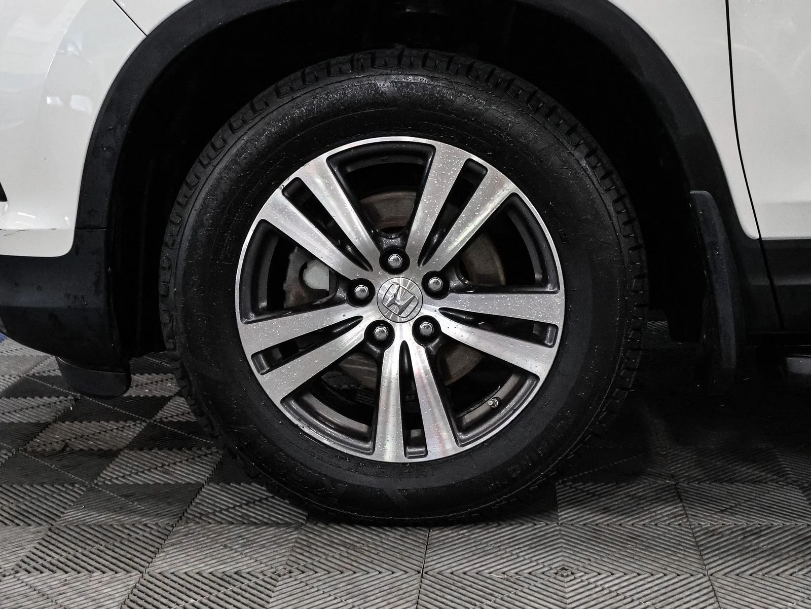Used 2016 White Diamond Pearl Honda EX-L image 18